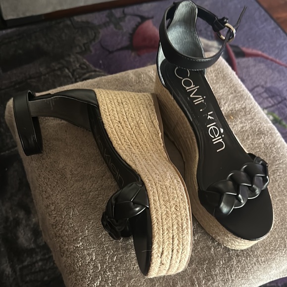 Calvin Klein platform sandals in great condition - Picture 3 of 6